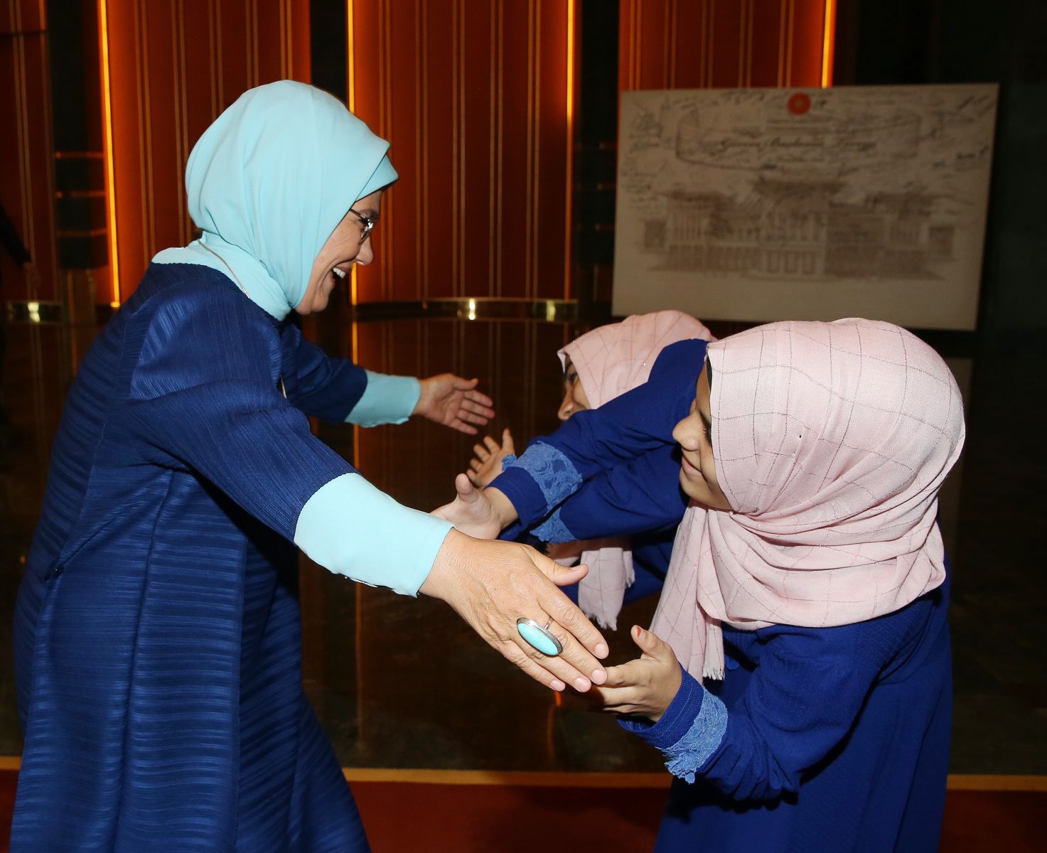 Cumhurbaşkanı Erdoğan siyam ikizleri ile bir araya geldi